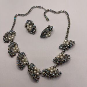 Vintage set aurora borealis and faux pearls necklace earrings
